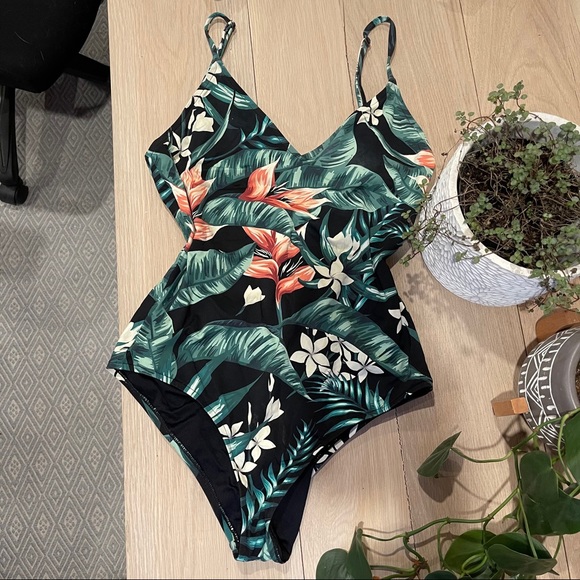 Ripcurl tropical one piece swimsuit - Picture 1 of 6
